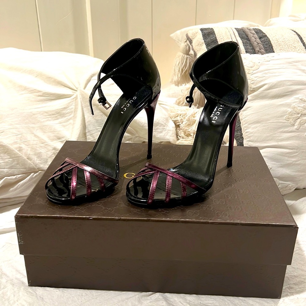 Classy GUCCI heels.